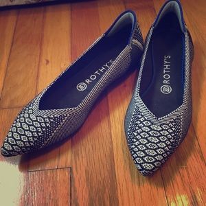 Rothy’s - Black & white snakeskin point flat, RARE